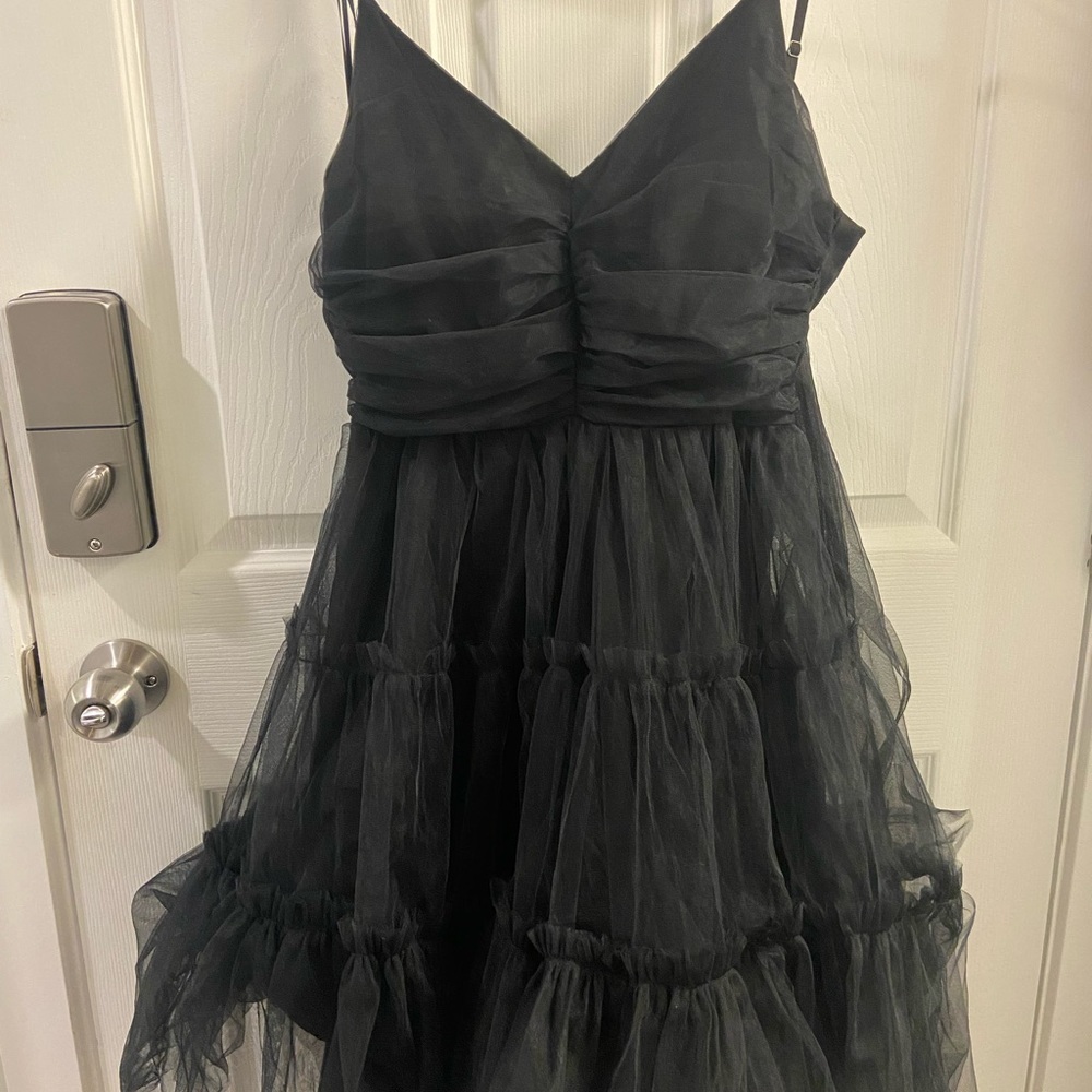 Black Dress size medium from the latest scoop - Picture 1 of 3